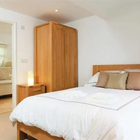 Apartment Cross Brow